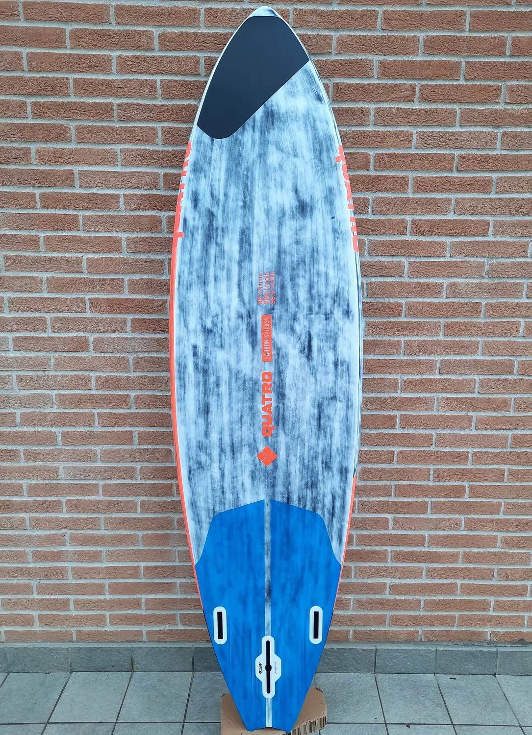 Quatro Pyramid Pro 19 tavola windsurf 83 lt usata