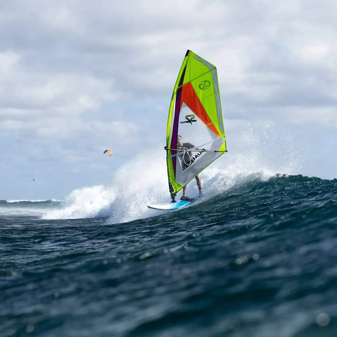 S2Maui Dualist 2024 vela wave 2 stecche down-the-line
