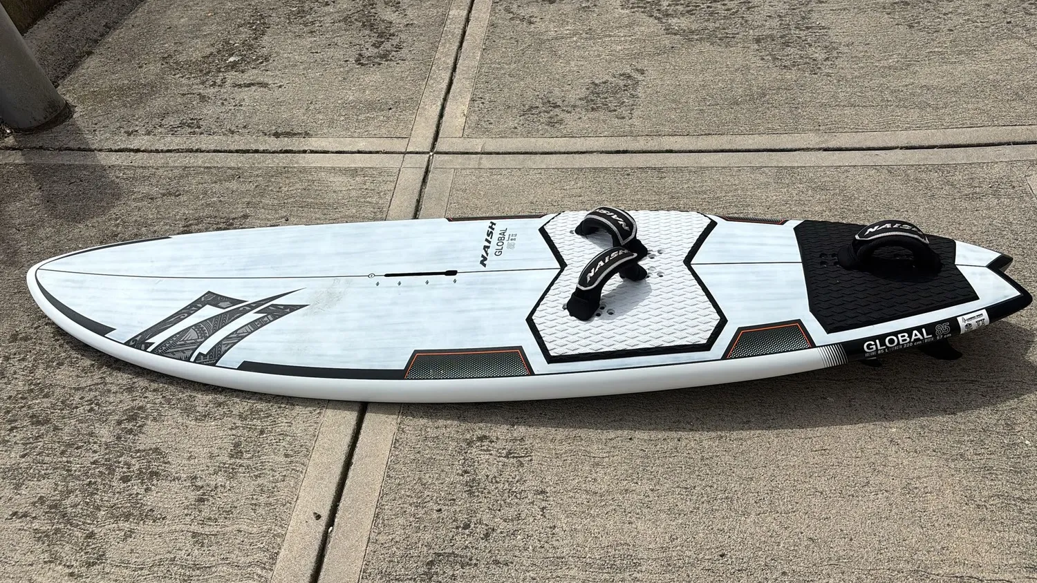 Naish Global 85lt 2025 tavola windsurf usata quad