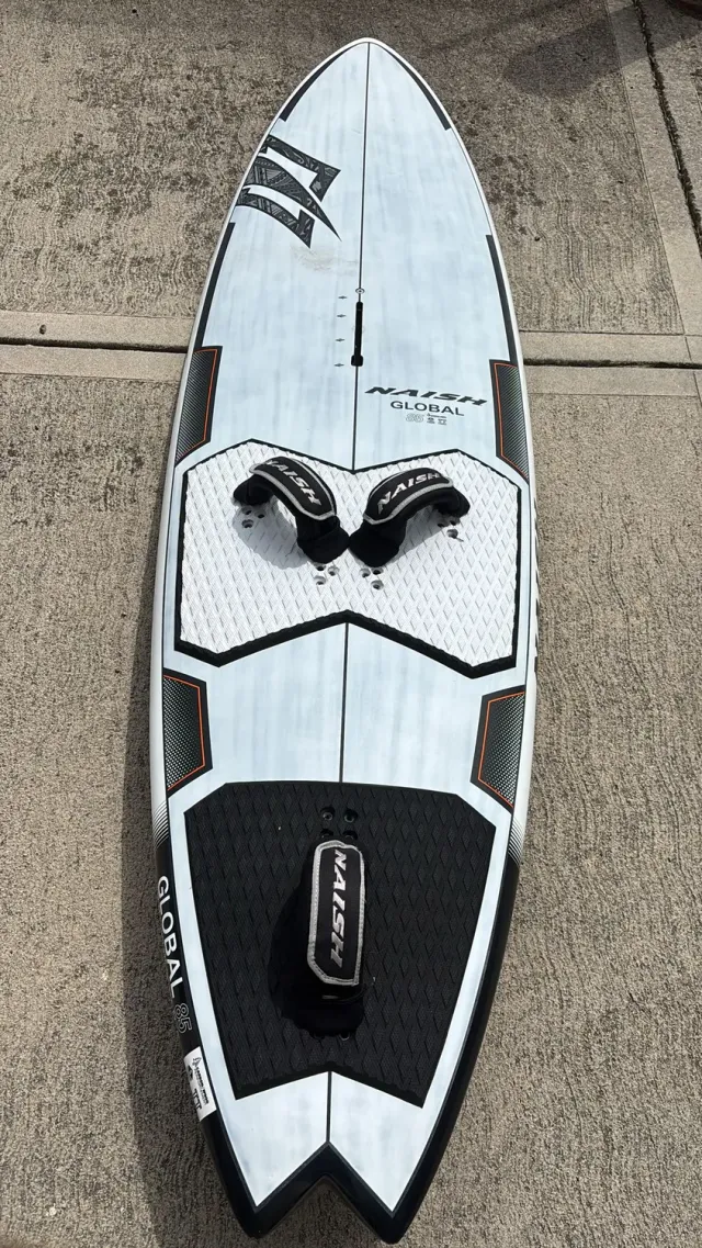 Naish Global 85lt 2025 tavola windsurf usata quad