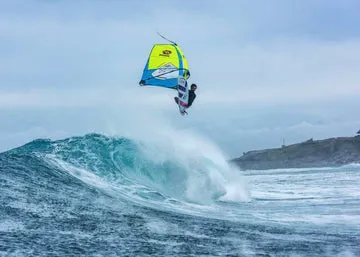 S2Maui Dragon 2025 Carbon+Tech vela wave
