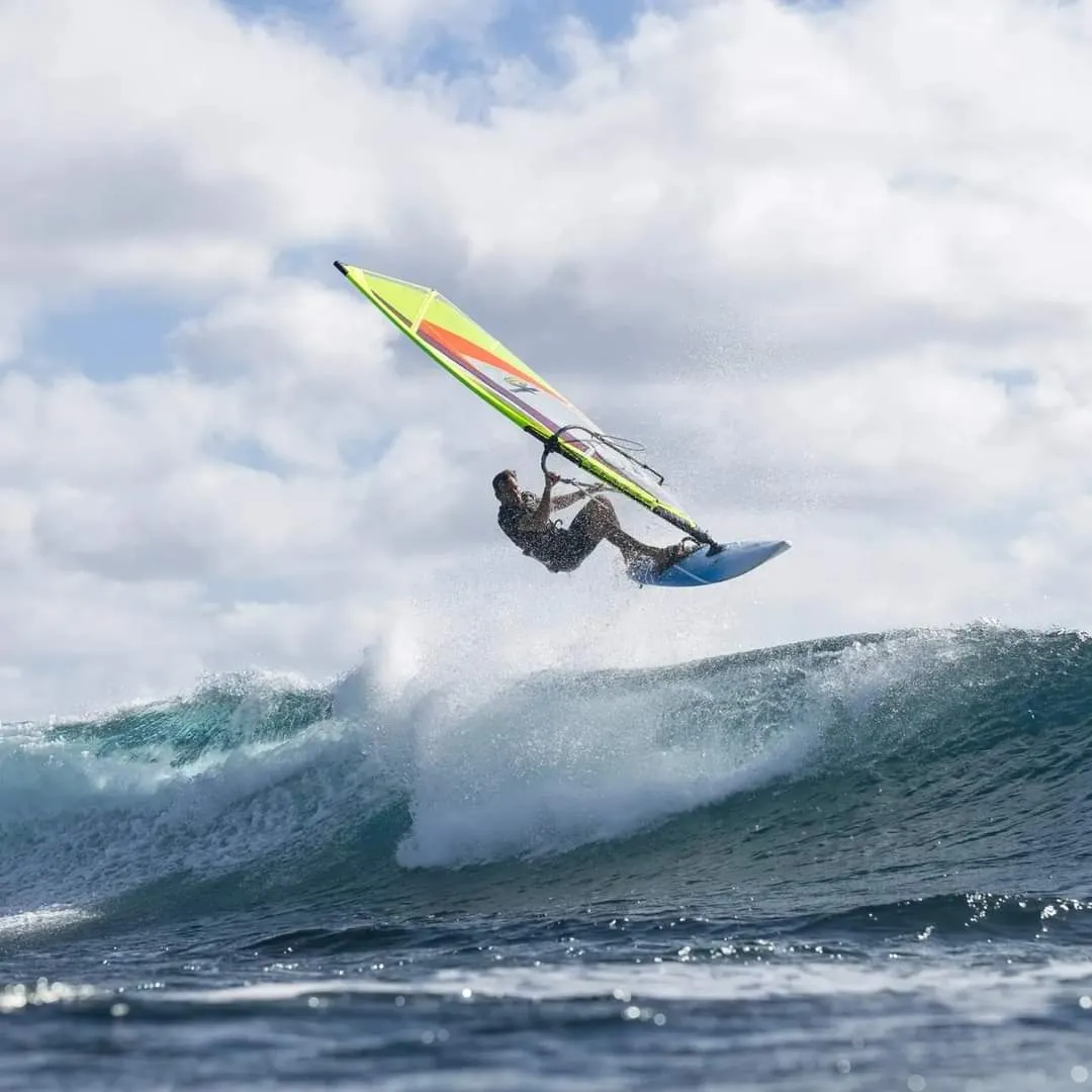 S2Maui Dualist 2024 vela wave 2 stecche down-the-line