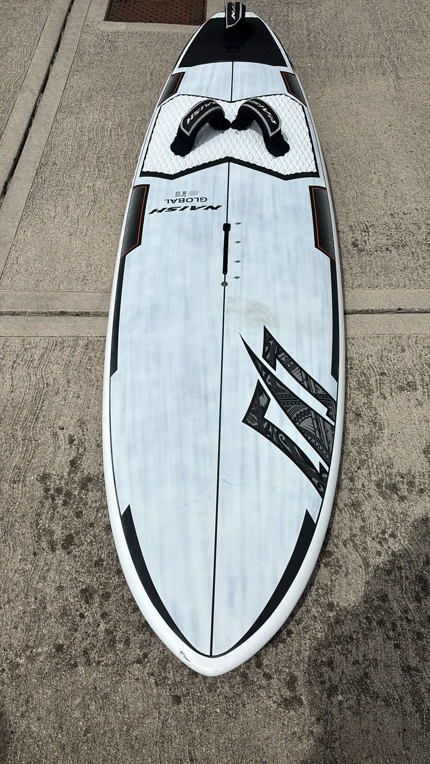 Naish Global 85lt 2025 tavola windsurf usata quad