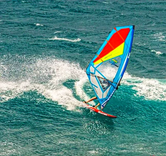 S2Maui Dualist 2022 vela wave 2 stecche down-the-line