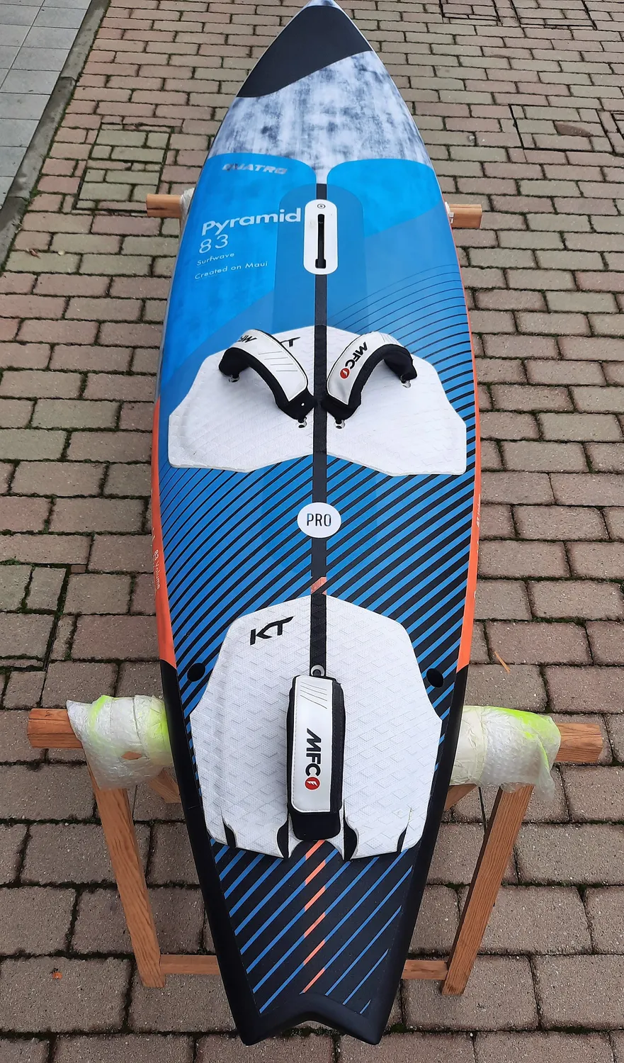 Quatro Pyramid Pro 19 tavola windsurf 83 lt usata