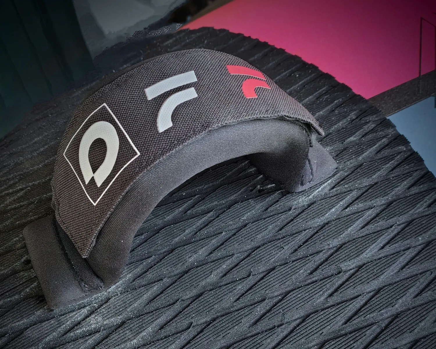 OFF Riot Extra-light footstrap nera regolabile