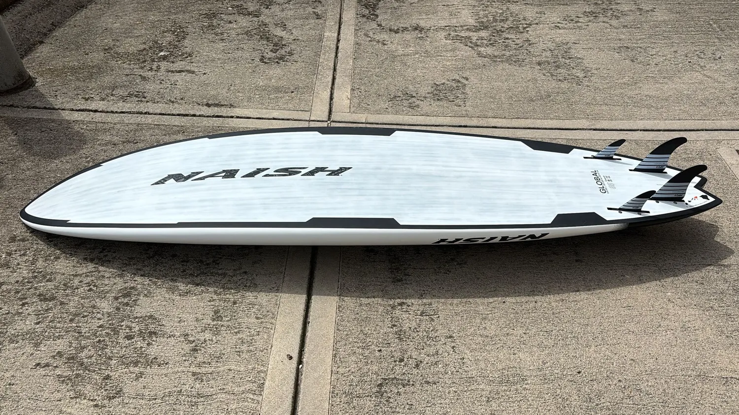 Naish Global 85lt 2025 tavola windsurf usata quad