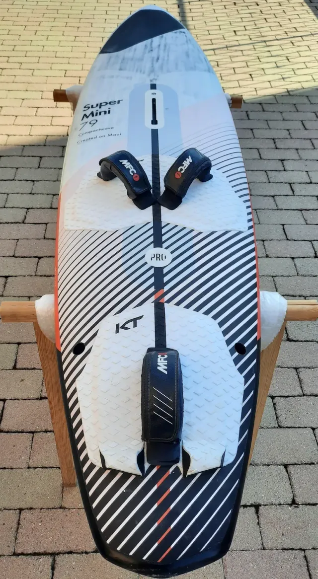 Quatro Super Mini Pro 2020 tavola wave 79 litri usata