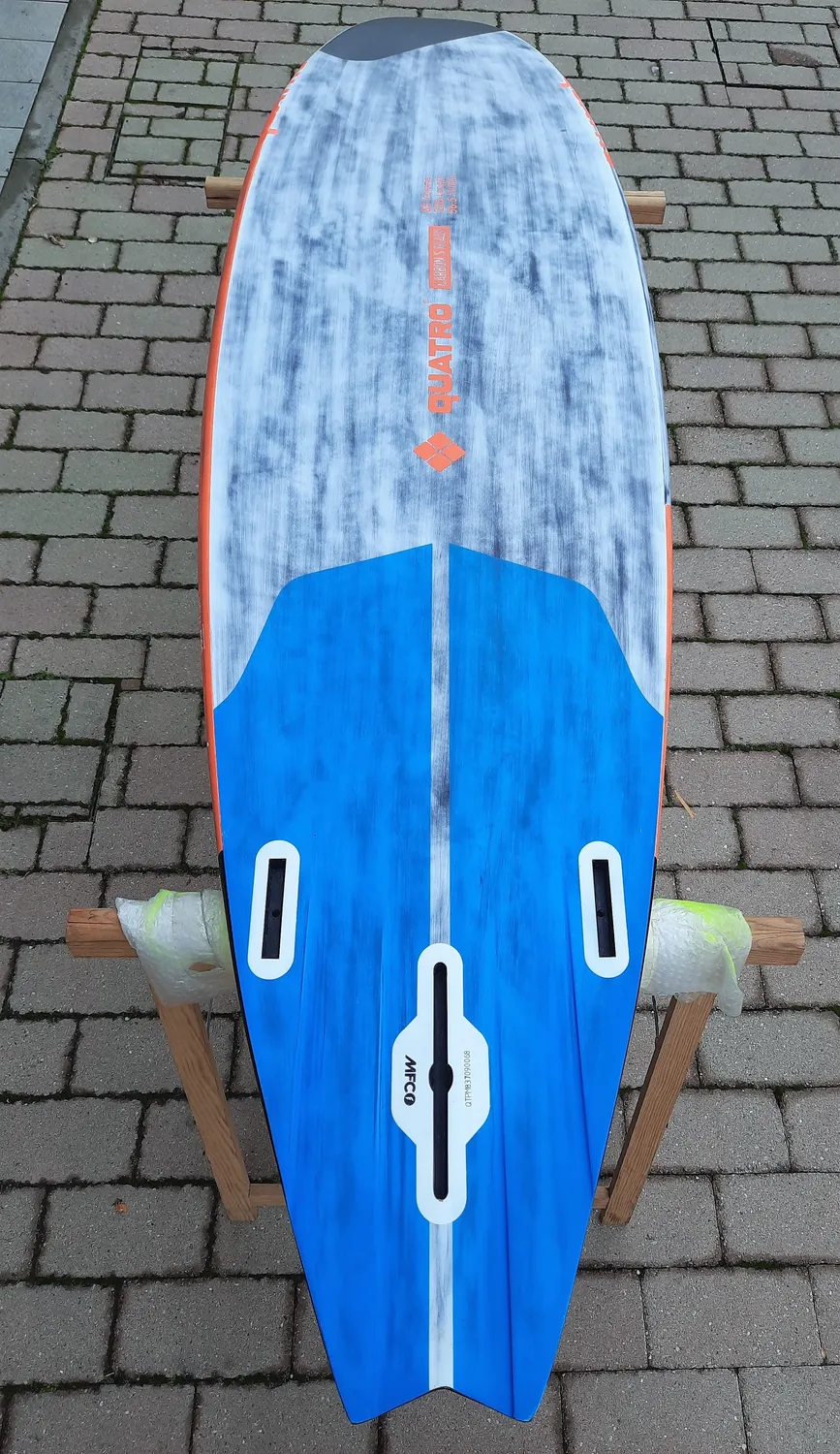 Quatro Pyramid Pro 19 tavola windsurf 83 lt usata